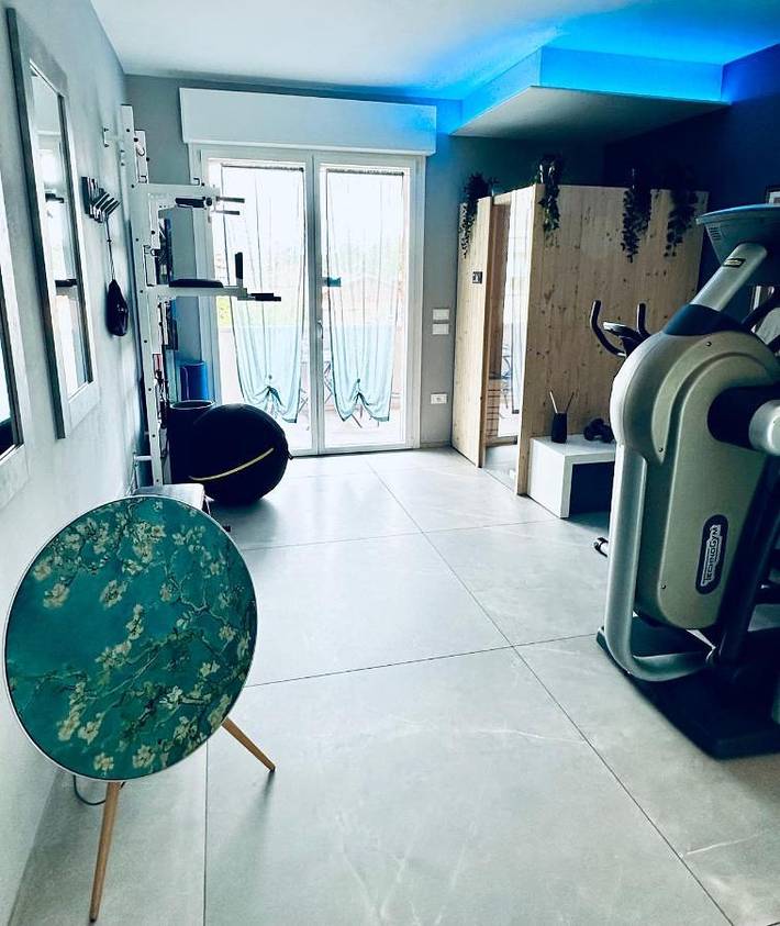 Appartamento per 4 persone, con sauna e balcone nonché idromassaggio in Forlì