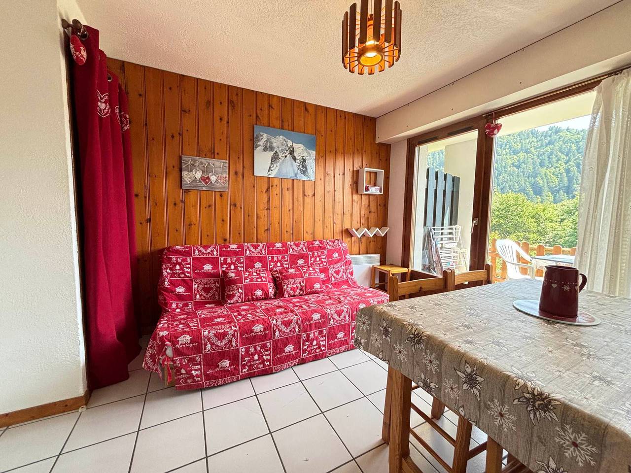 Ganze Wohnung, In Notre-Dame-de-Bellecombe: gemütliche Wohnung für 4-5, Südterrasse, Haustiere erlaubt in Notre-Dame-de-Bellecombe, Albertville und Umgebung