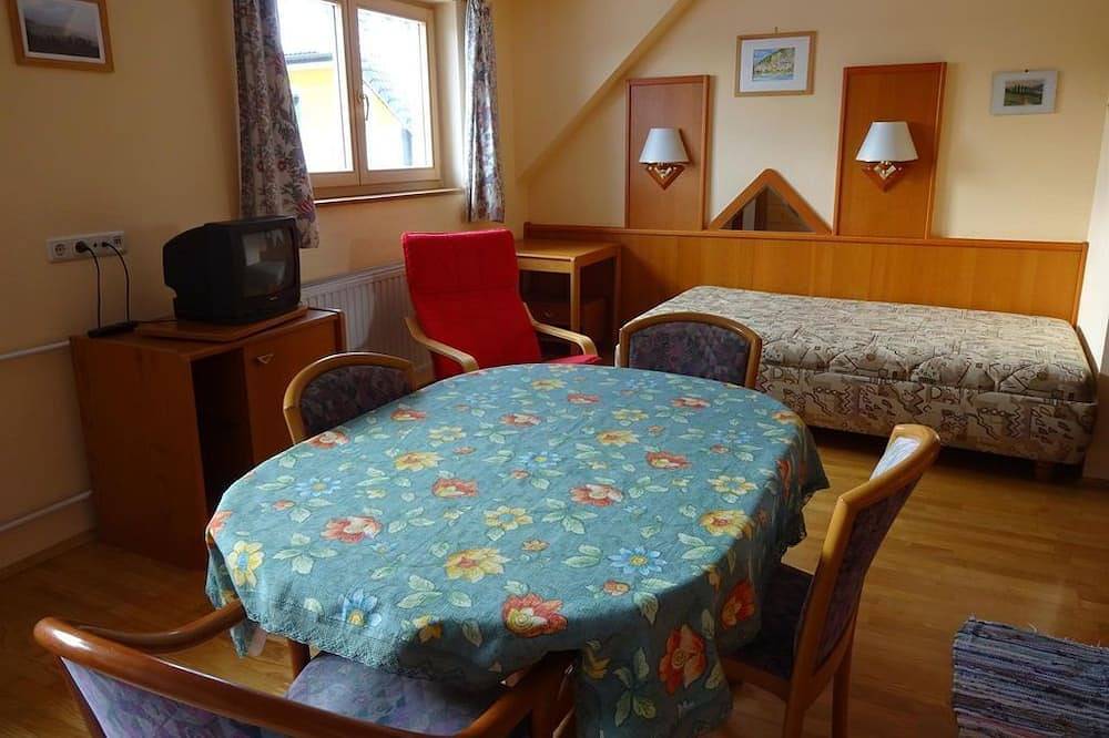 Ganze Wohnung, Ferienwohnung \"Edelweiß\" 2 Badezimmer - Ferienwohnungen \"Veronikas Kräuterhof\" in Fischbach, Steirerland