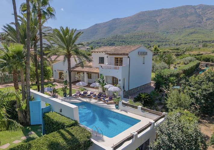 Casa rural para 14 personas, con Jacuzzi y Terraza además de Jardín y Piscina en Parcent