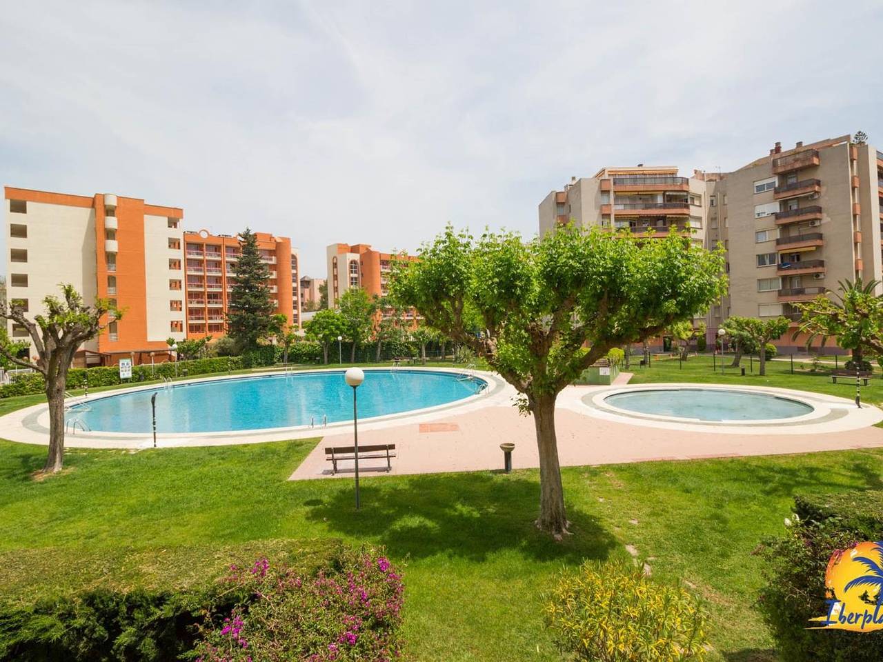 Apartamento vacacional entero, Bonito apartamento 4 pax, con piscina cerca de la plaza Europa de Salou. in Salou, Costa Dorada