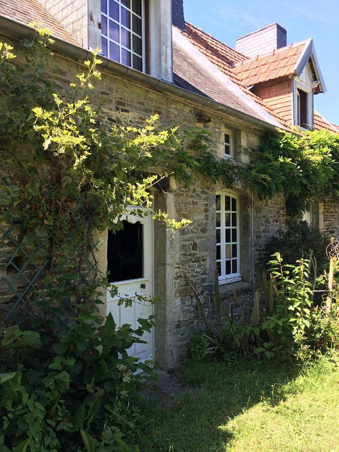One-Bedroom House in Surville, La Haye (Manche)