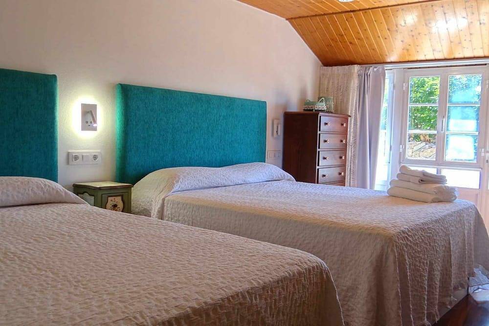 Entire apartment, Country cottage in Lira with a garden in Lira, Carnota