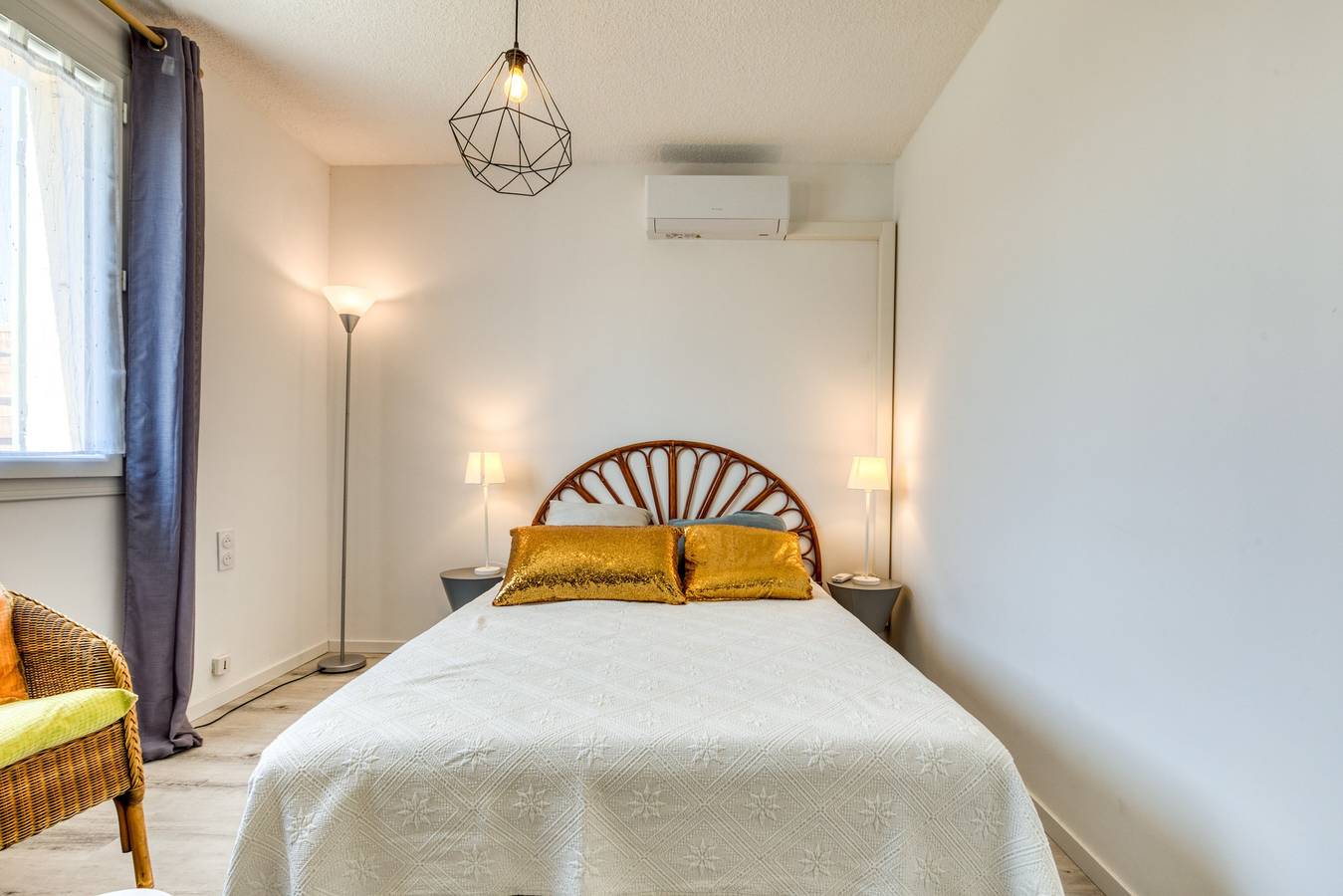 Studio entier, Studio 'La Boite À Sel' avec terrasse privée, Wi-Fi et climatisation in Aigues-Mortes, Côte d'Améthyste