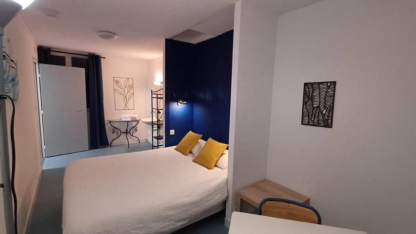 Gîte pour 6 personnes, avec terrasse ainsi que vue et jardin à La Bouëxière - 4