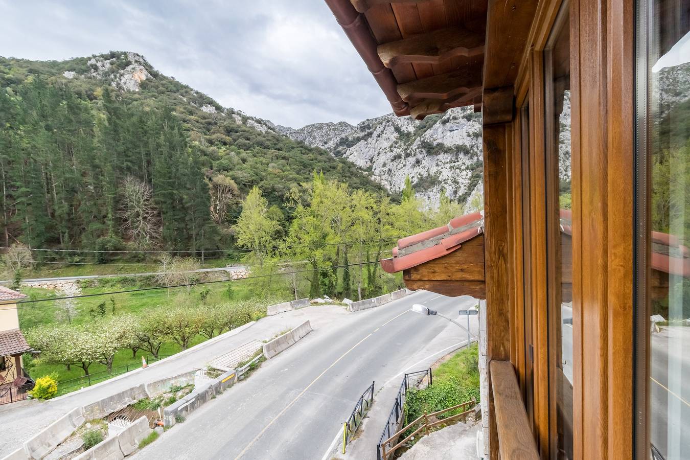 Landhaus 'El Agero' mit Bergblick, privater Terrasse und Wlan in Cillorigo de Liébana, Cordillera Cantábrica