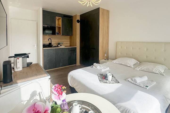 Gîte pour 2 personnes, avec balcon et jardin dans Gare d'Annecy - 2