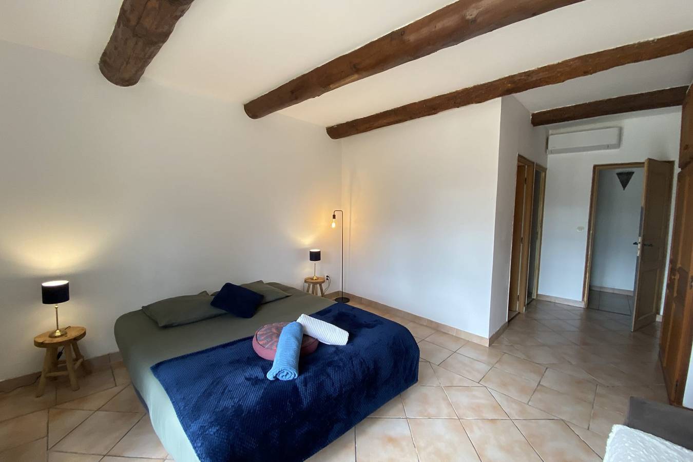 30m2 suite in 18th-century Provencal farmhouse in Althen-des-Paluds, Vaucluse