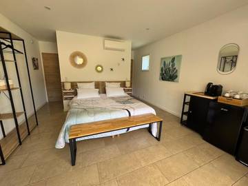 Maison d’hôte pour 2 personnes, avec vue ainsi que terrasse et jardin à Figari