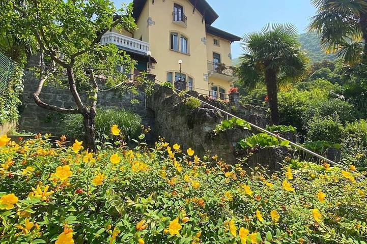 Villa for 2 people, with yard and balcony in Lake Como