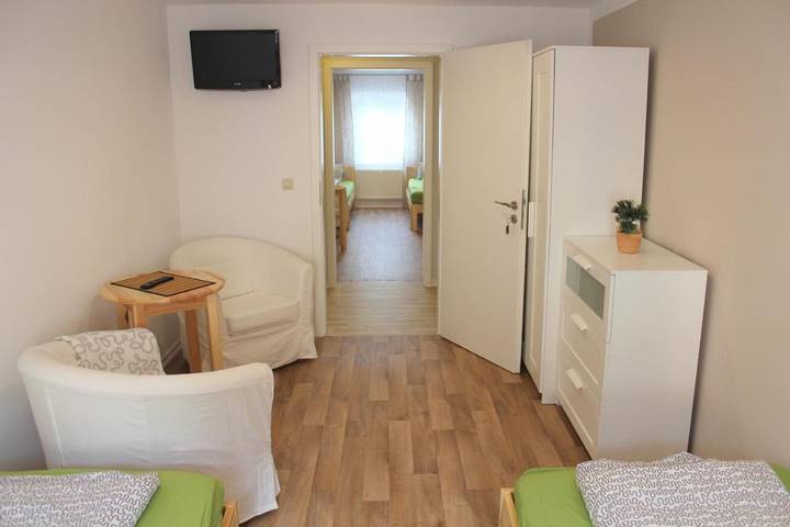 Ferienwohnung für 8 Personen, mit Terrasse und Garten sowie Pool und Sauna