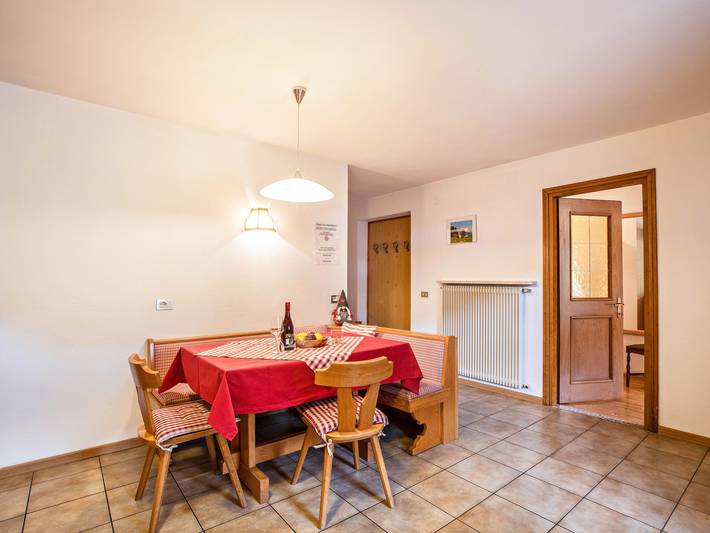 Entire apartment, Apartment "Ciasa Lino Sas da le Undesc" with Mountain View & Wi-Fi in Pozza di Fassa, San Giovanni di Fassa