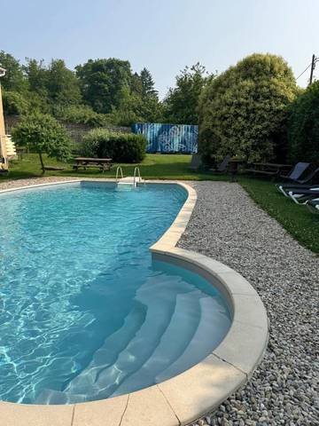 Gîte pour 2 personnes, avec jardin ainsi que terrasse et piscine à Lens-Lestang