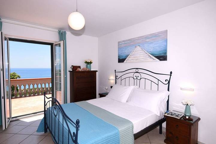 Traumvilla mit Panoramapool in Villammare, Vibonati