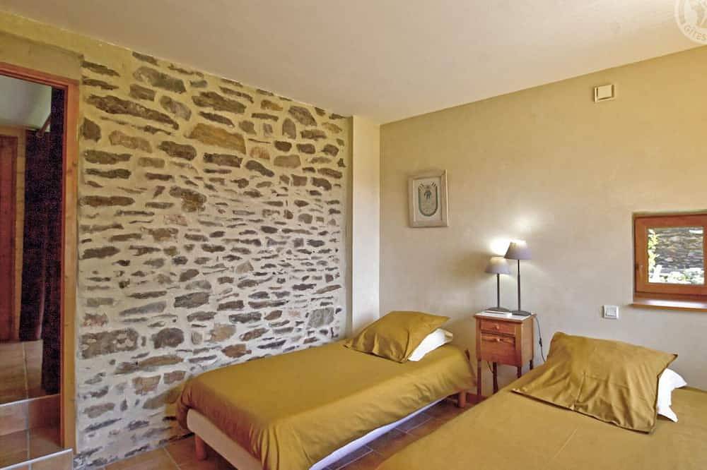 Gemütliche Unterkunft in Saint-Étienne mit Terrasse und herrlichem Ausblick in Saint-Étienne, Regionaler Naturpark Pilat