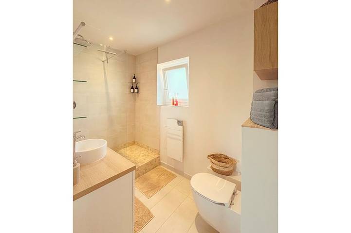 Apartamento entero, L’Impasse d’un Instant • 8 min from Aix • Parking • Terrace • Wifi in Venelles, Region de Aix-en-Provence