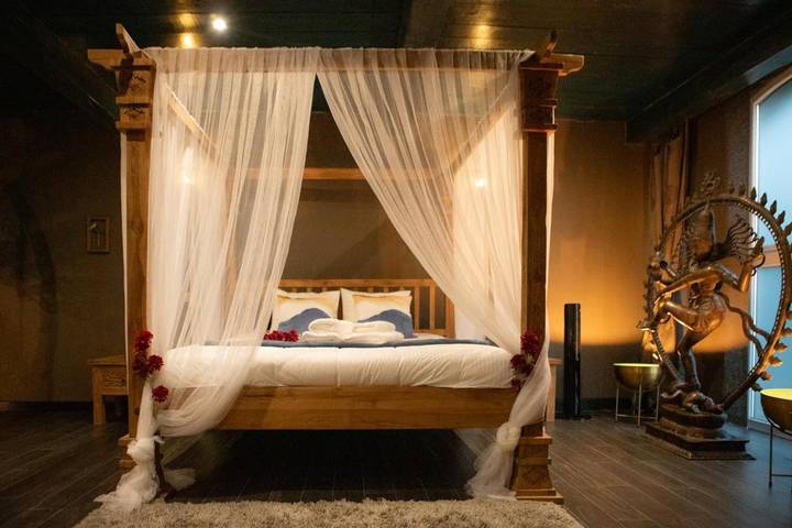 Hôtel pour 2 personnes, avec piscine et jacuzzi ainsi que jardin et sauna