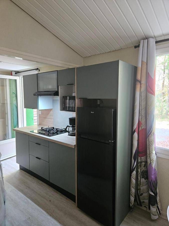 Joli Cottage Confort 1 chambre en forêt au Village Vacances in Mareuil-sur-Lay-Dissais, Région de La Roche-sur-Yon