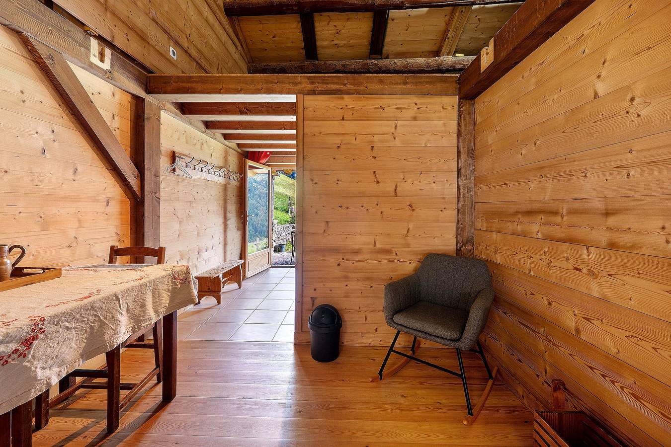 Bed & Breakfast 'Chambre D'hôte Dans Chalet D'Alpage' met Uitzicht op Bergen, Privéterras en Tuin, foto 15