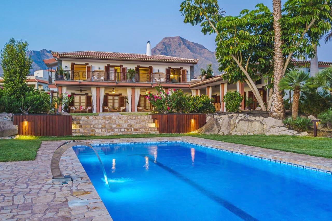 Seven-Bedroom House in Playa del Duque, Adeje