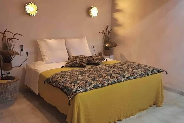 Charming Provencal farmhouse with swimming pool and jacuzzi  sleeps up to 8 🌿☀️ in Loriol-du-Comtat, Vaucluse