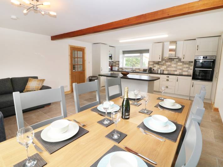 Cottage for 8 people, with garden, with pets in Gwynedd