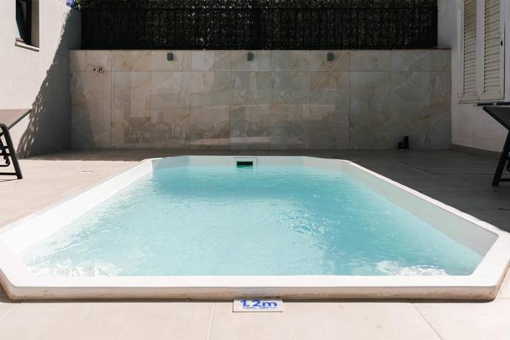 Ferienhaus für 5 Personen, mit Balkon und Terrasse sowie Pool
