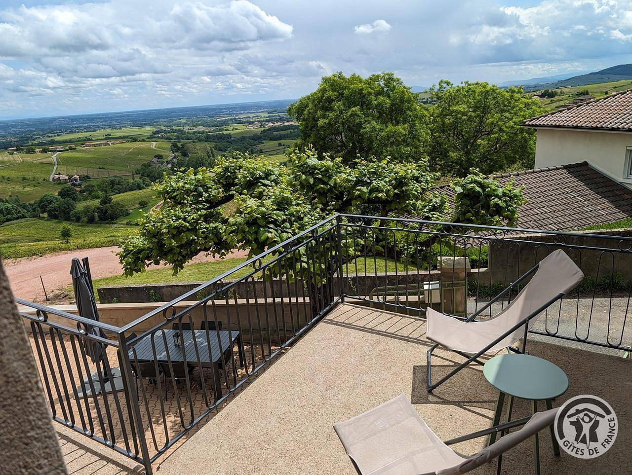 Gîte für 6 Personen mit Terrasse in Chiroubles, Villefranche-sur-Saône und Umgebung
