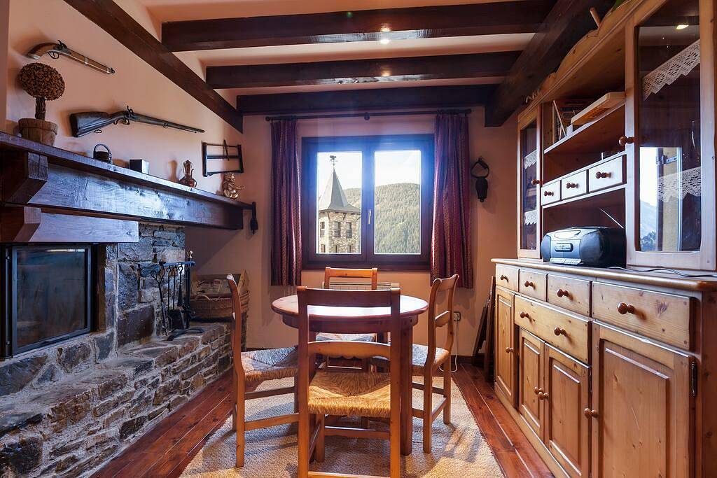 Entire apartment, Holiday apartment for 8 people with balcony/terrace in Baqueira, Naut Aran