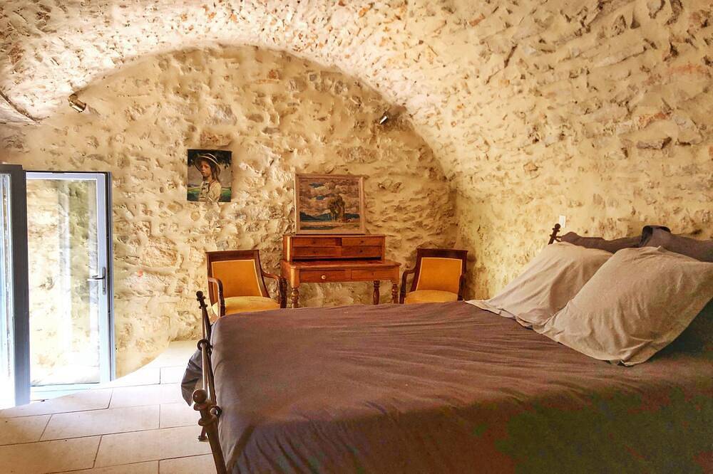 Chambre de charme avec jardin et piscine à 15 minutes d'Uzès in Lussan, Région de Nîmes