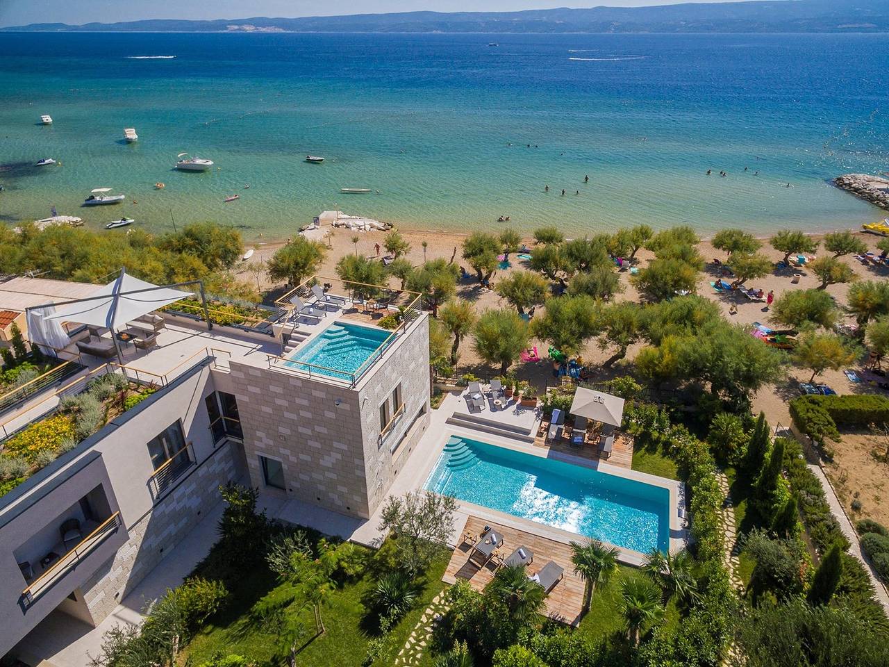 Strandvilla Flores, 2 private Pools, Whirlpool in Duće, Omis-Riviera