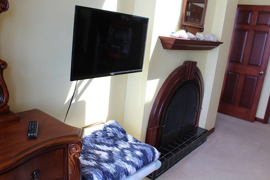 Ganze Wohnung, Direkt am Strand / Whirlpool (ganzjährig) Dampfbad / Whirlpool / Haustiere / 2Night Min / Strand Rollstuhl in Michigan City, LaPorte County