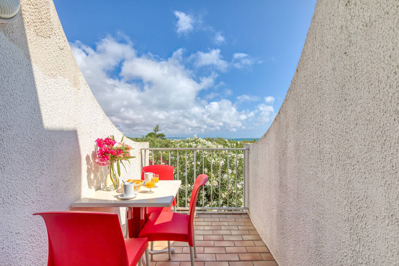 Studio with private terrace, parking and Wi-Fi on the beach in La Grande-Motte, Côte d'Améthyste