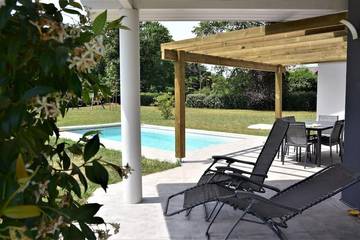 Gîte pour 6 personnes, avec jardin ainsi que terrasse et piscine, animaux acceptés à Bénesse-Maremne