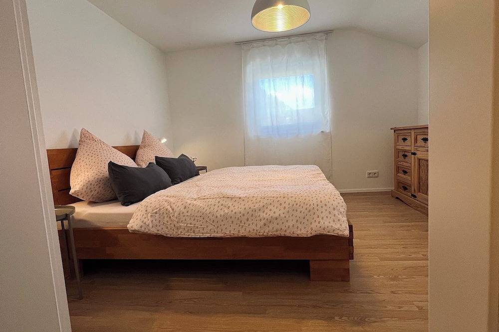 Ganze Wohnung, Gemütliche Ferienwohnung mit Balkon und Bergblick in Oberau, Bayerische Alpen