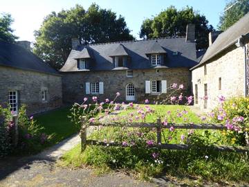 Gîte pour 10 personnes, avec jardin, animaux acceptés à Peillac