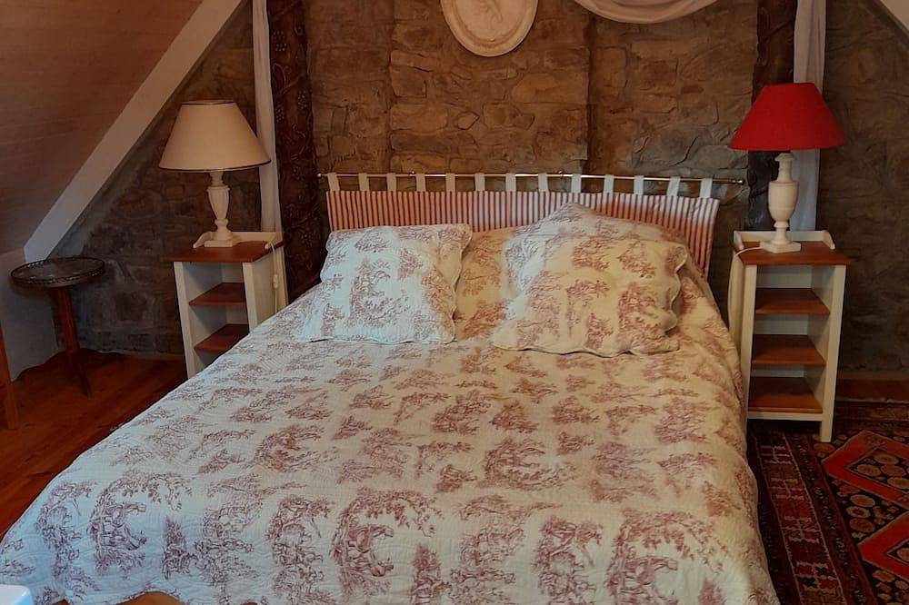 Beautiful traditional Breton house with character in Camaret-sur-Mer, Iroise
