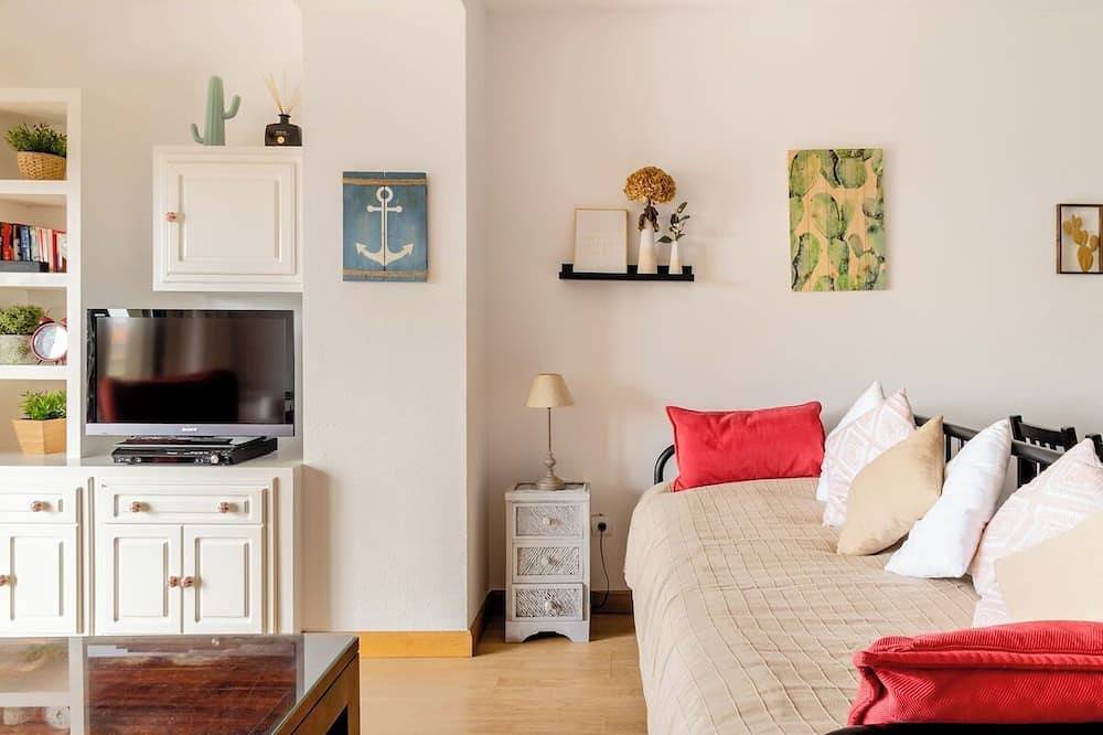 Entire apartment, Casa de Las Flores Apartment with private garden in front of the beach of Comillas in Comillas, Cantabrian Coast