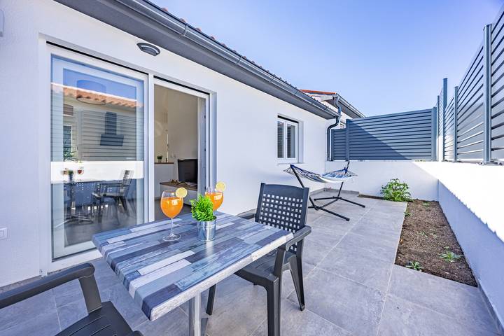 Ferienwohnung für 4 Personen, mit Garten und Terrasse, mit Haustier in Peroj