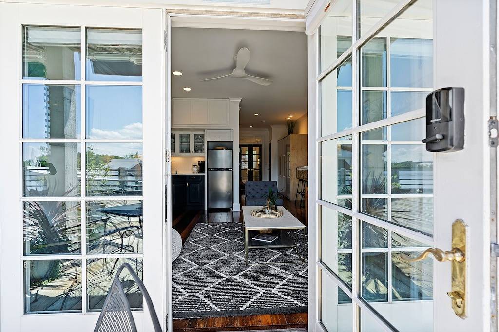 Ganze Wohnung, Waterfront, Sunset Views! Historic Dwtn-King Bed-Luxury with Free Parking! in Wilmington, New Hanover County