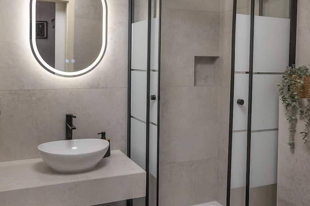 Ganze Wohnung, Ferienwohnung 41 qm mit separatem Schlafzimmer in Bruckmühl, Landkreis Rosenheim
