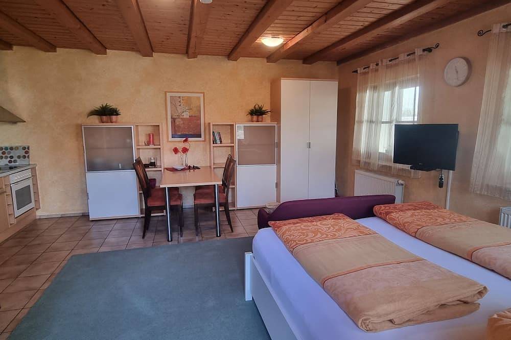 Ganze Wohnung, Freistehendes und gemauertes Gartenhäuschen für 1-2 Personen in Sommerach, Fränkisches Weinland