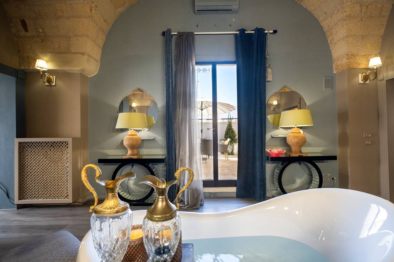 Casa vacanze 'Maison Boutique At Viviana' con piscina condivisa, Wi-Fi e aria condizionata in San Pietro in Lama, Provincia di Lecce