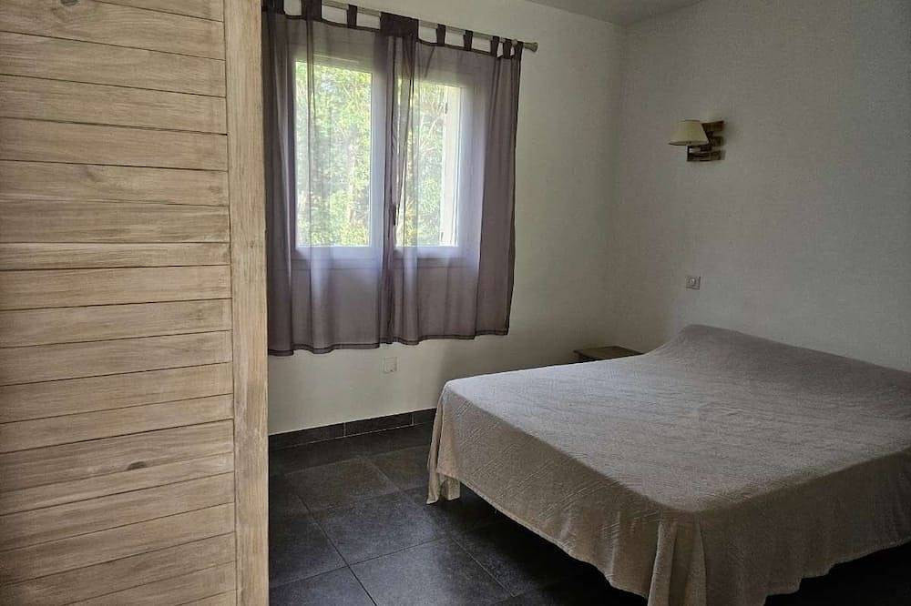 Mini villa T2 on the seafront at Marine de Sisco, ideal for discovering the Cape. in Sisco, Cap Corse