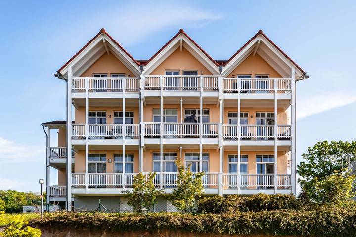 Ferienwohnung für 4 Personen, mit Balkon und Pool sowie Sauna in Göhren