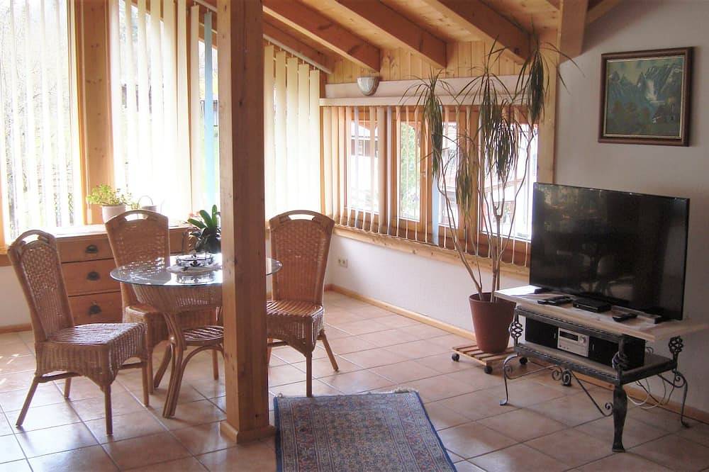 Ganze Wohnung, Ferienwohnung 57 qm, 1- 2 Personen, 1 Schlafzimmer , Wintergarten, Wlan in Staudach-Egerndach, Bayerische Alpen