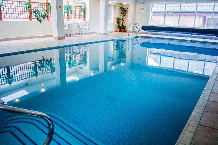 Holiday rental for 2 people, with Terrace and Garden as well as Pool and Sauna in Weston-Super-Mare