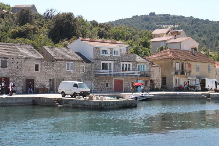 Ganze Wohnung, 1-Zimmer-Ferienwohnung am Strand Mali Iz, Iz A-6163-b in Zadar (Kommun), Iz