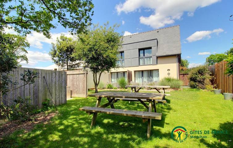 Gîte pour 14 personnes, avec terrasse et jardin à Locoal-Mendon - 4