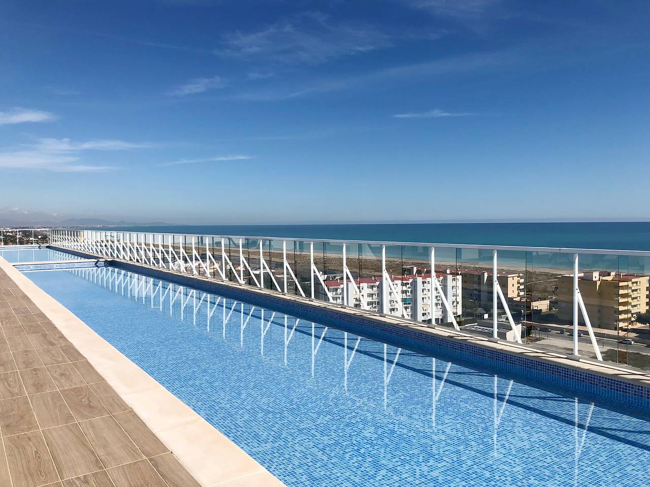 Apartamento entero, Global Properties: Moderno apartamento con piscina y terraza en la playa de  Canet in Canet de Berenguer, Costa de Valencia